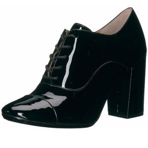 Calvin Klein Cailey lace-up pump sz 5M patent